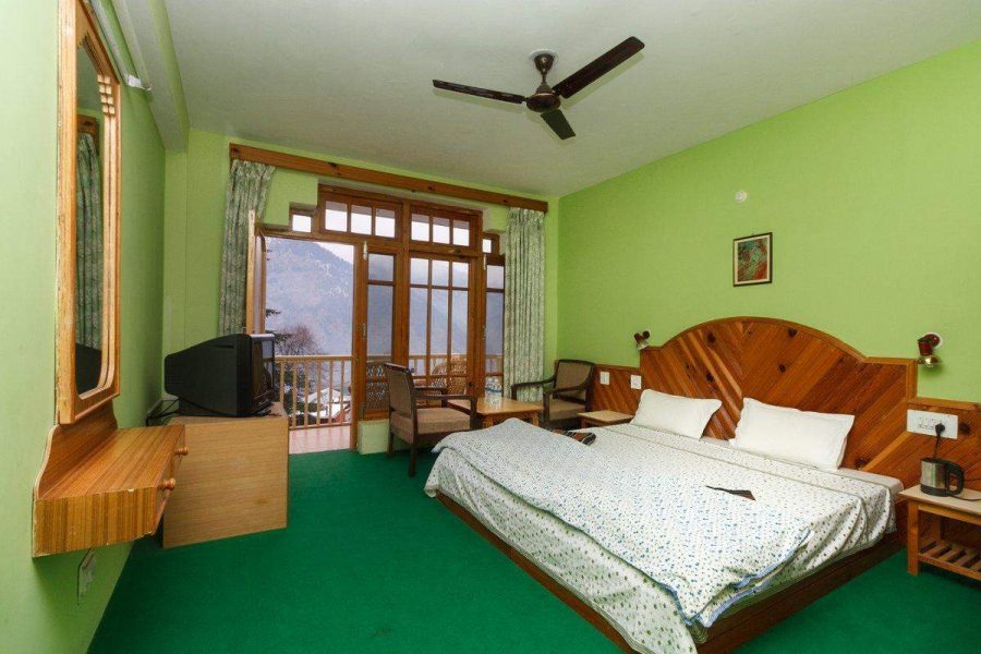 Kohinoor Resort Luxury rooms in Naggar, near Manali